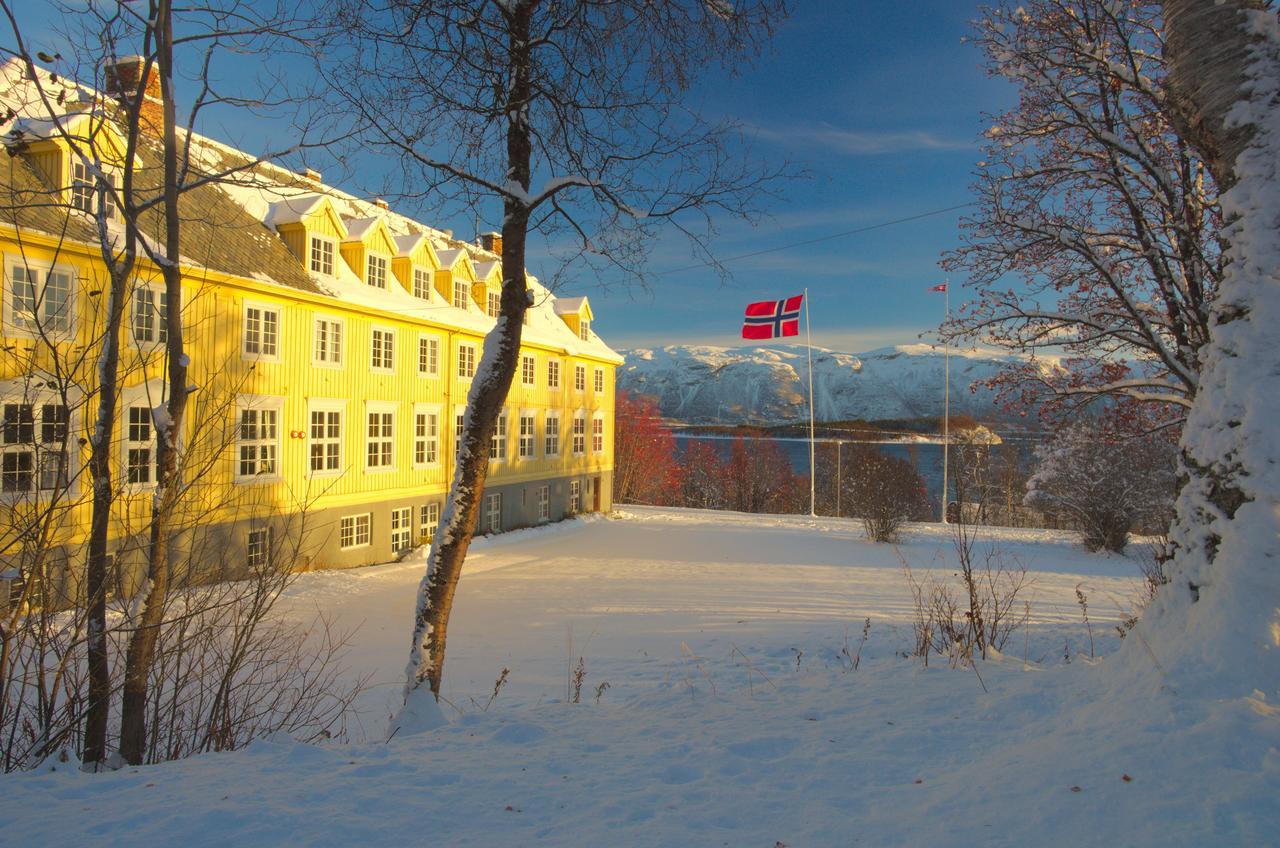 Готель Solhov, Castle Of The Lyngen Alps Lyngseidet Екстер'єр фото